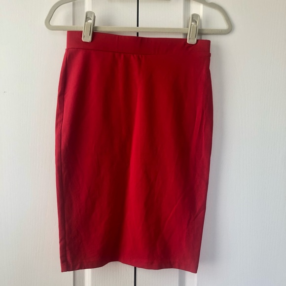 NWOT Forever 21 Red Pencil Skirt - Picture 2 of 3